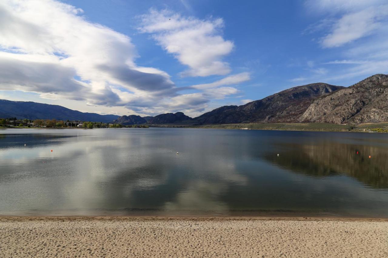 Richter Pass Beach Resort Osoyoos Exteriör bild